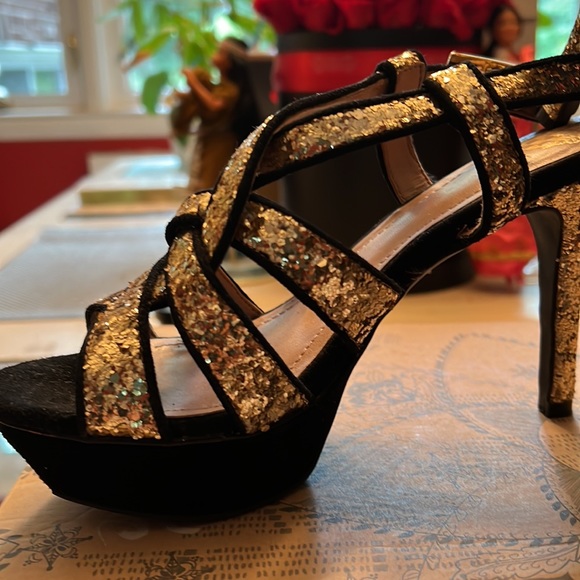Vince Camuto Shoes - Vince Camuto Padrita Platform Sandals in Gold Glitter & Blk Suede Sz 7 1…